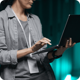 Persona con una laptop