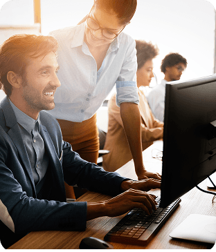 Equipo trabajando en una computadora